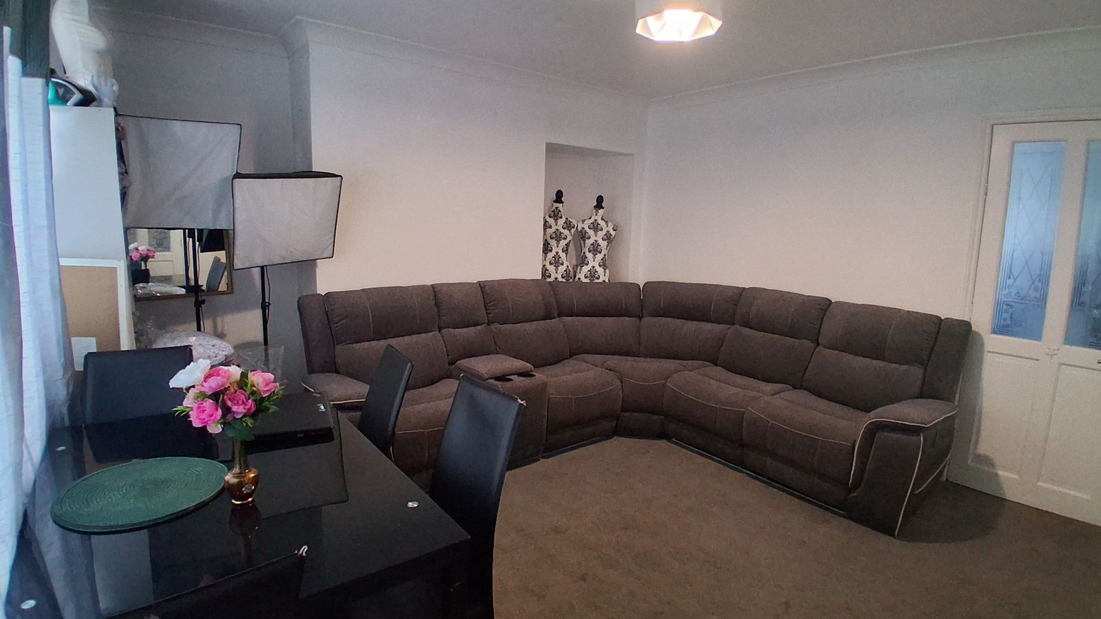 A plain living room before Alangrim